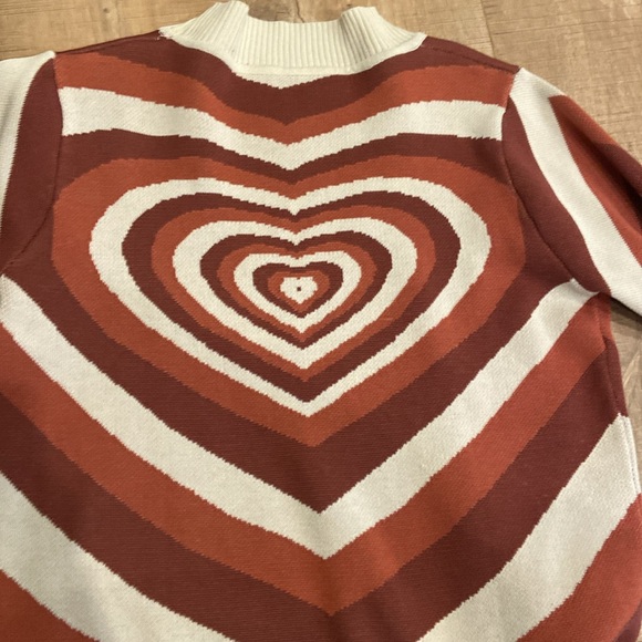 Cute heart abstract sweater Valentine’s Day outfit - Picture 5 of 5